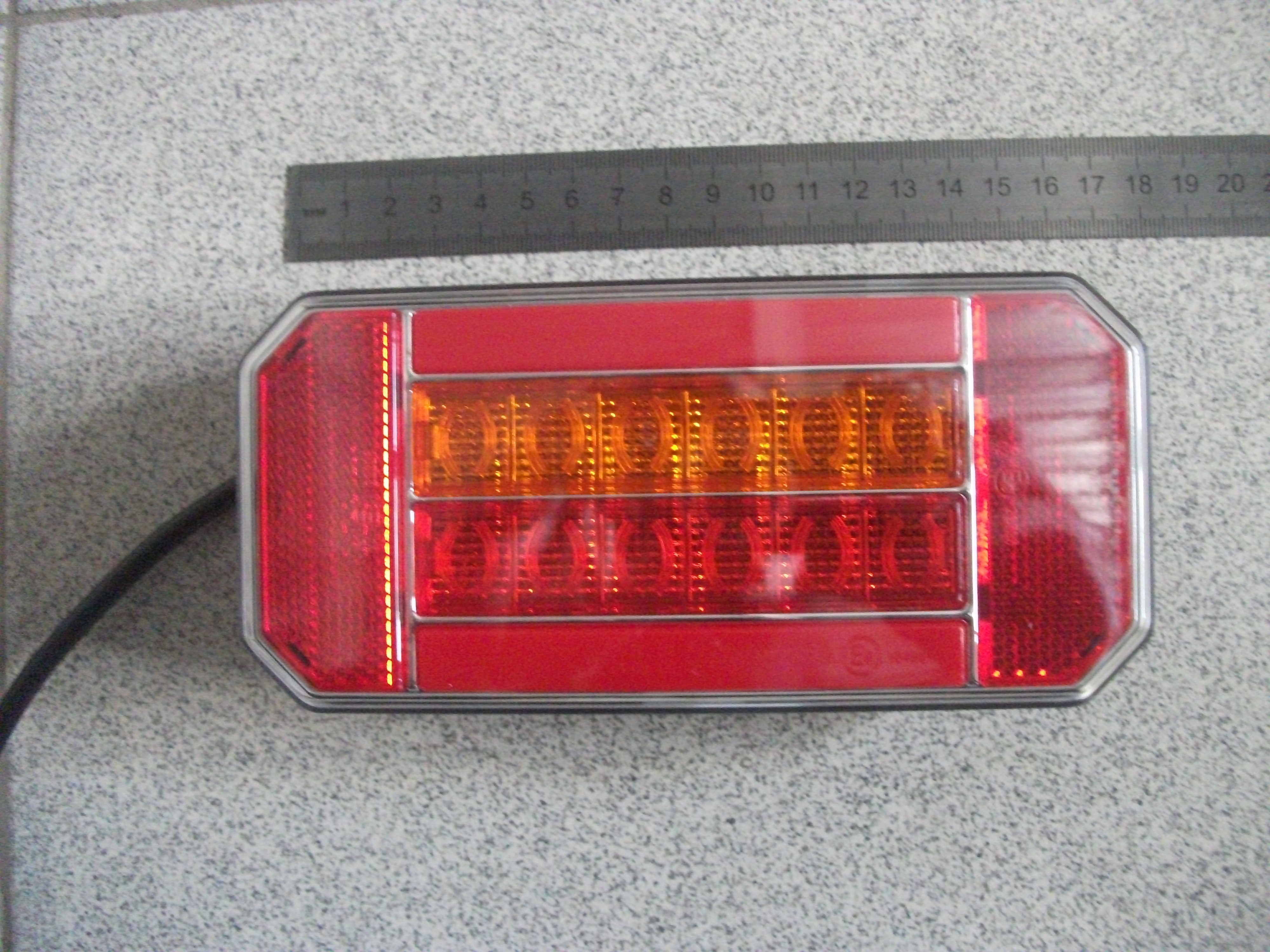 Фонарь задний  LED  универсальный  165x80 мм 10-32V  ПРАВЫЙ   SST-165101PSDRXNP-R