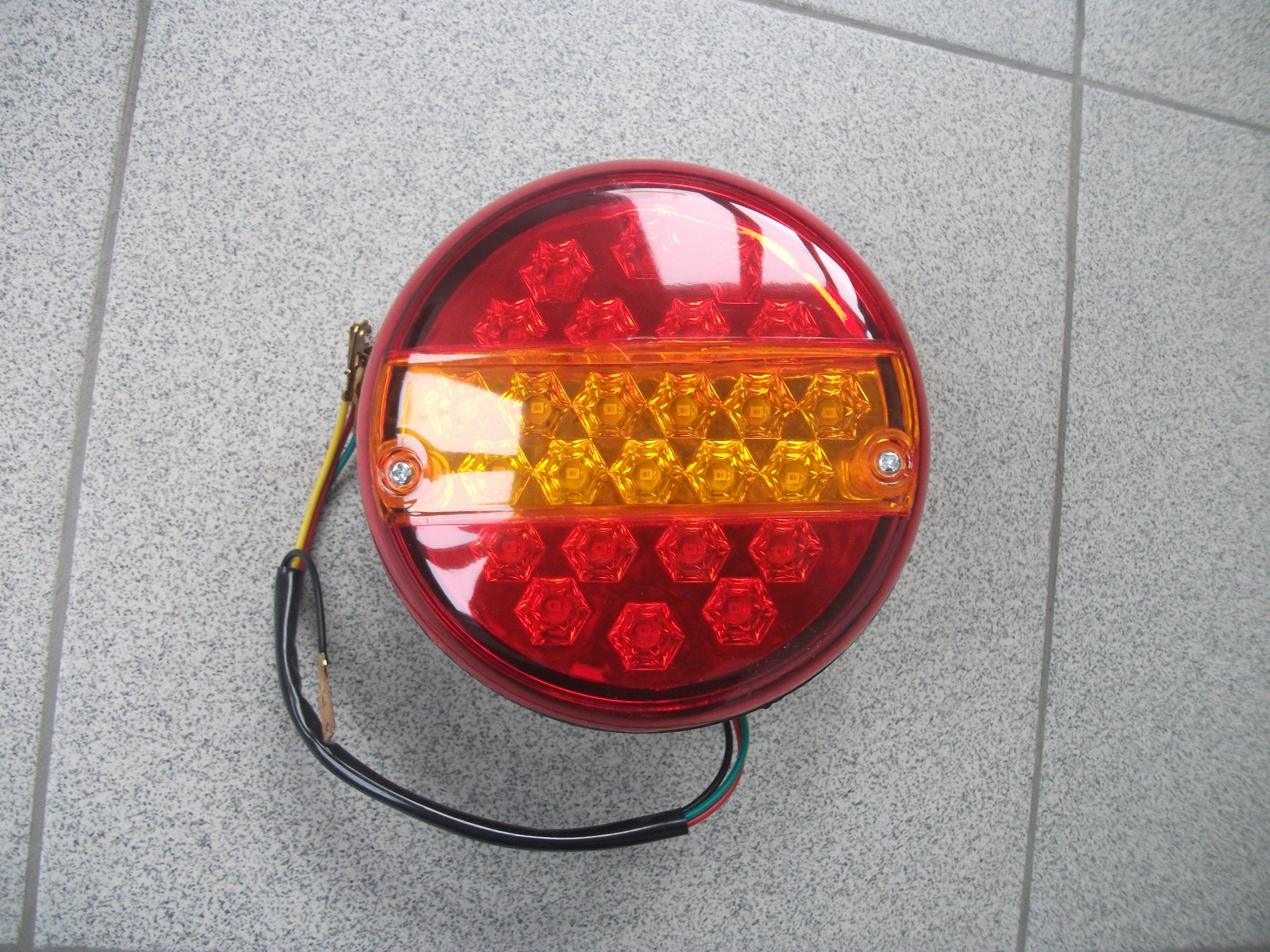 Фонарь задний  LED с кабелем универсальный    правый    24V