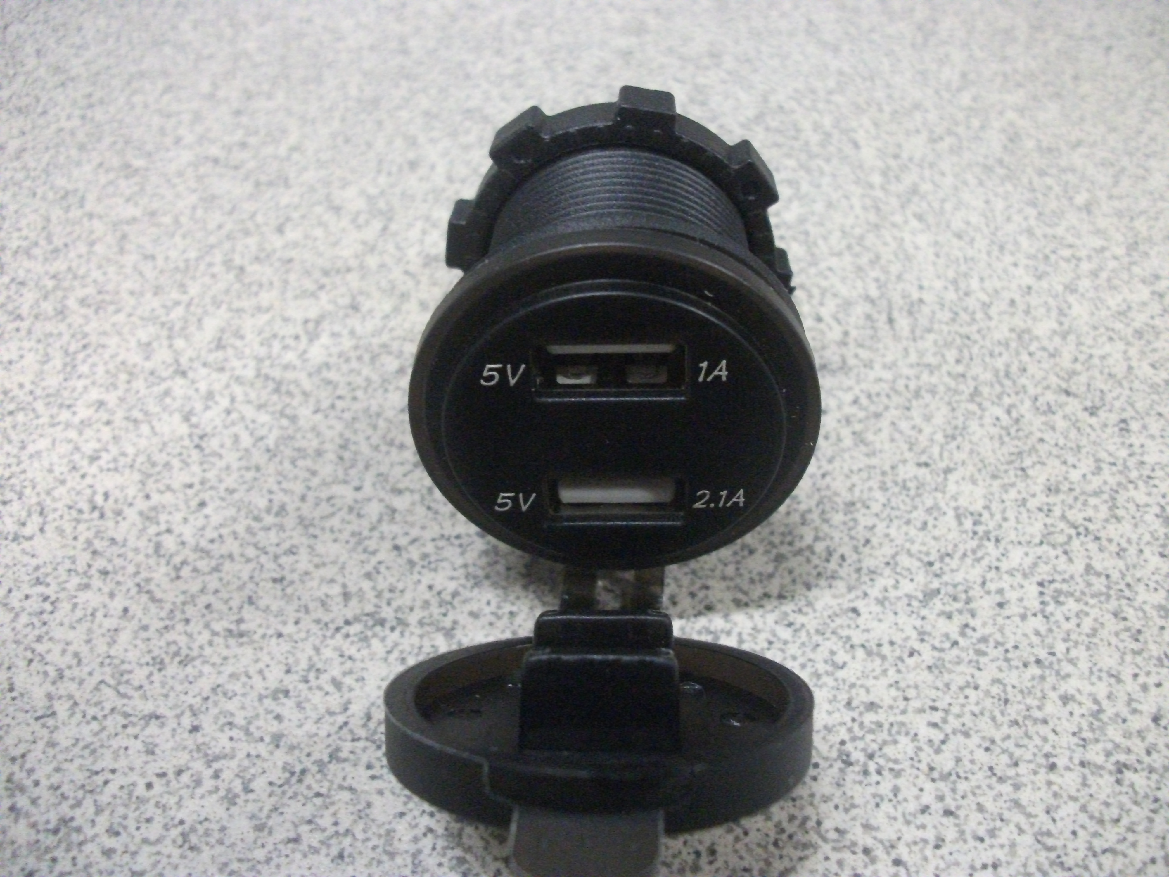 USB разъем 12/24В 2,1 и 3А  под защелку с TUPE-C DYB-004