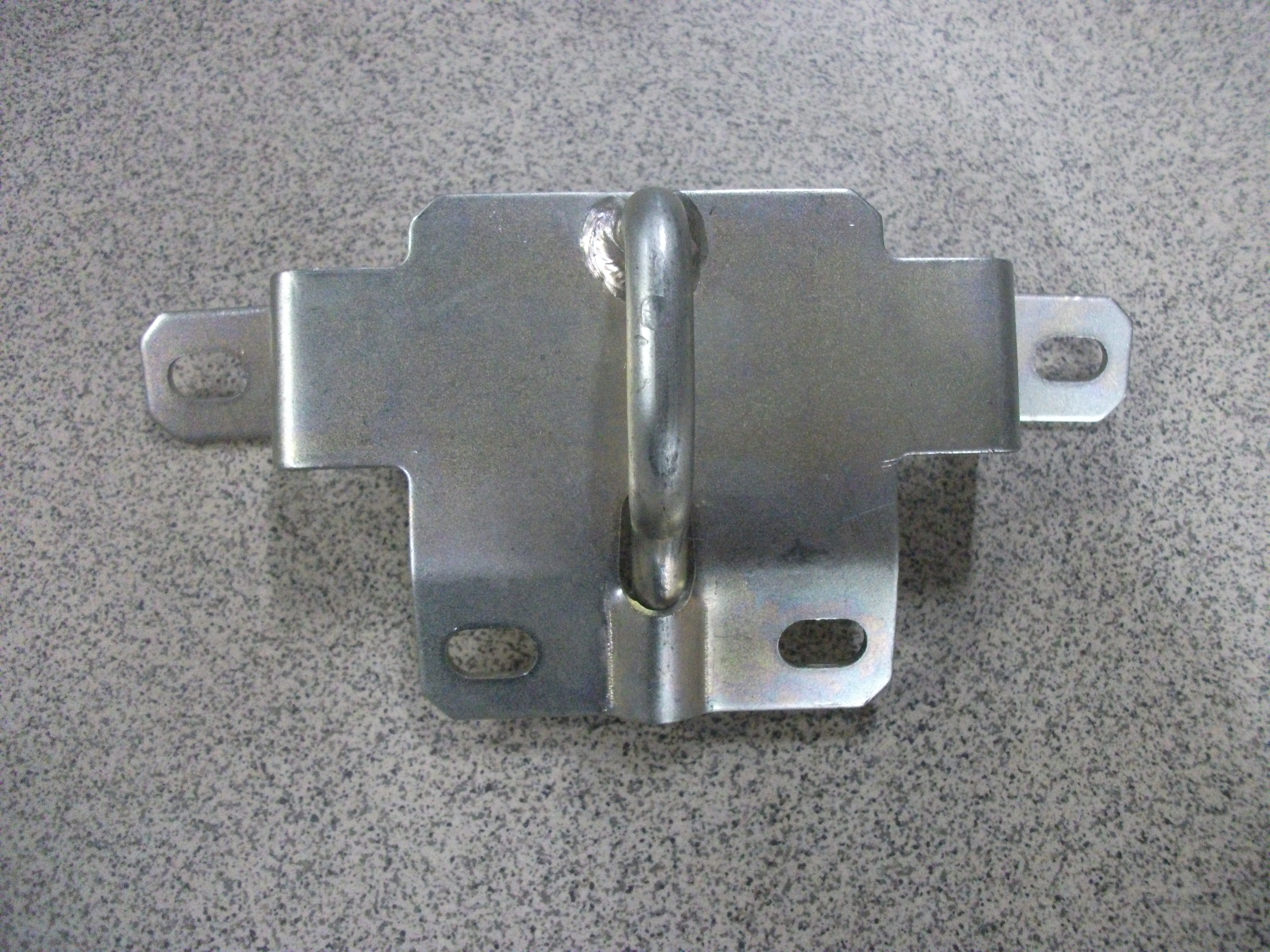 Ответная часть замка багажника  (фиксатор)    21213
