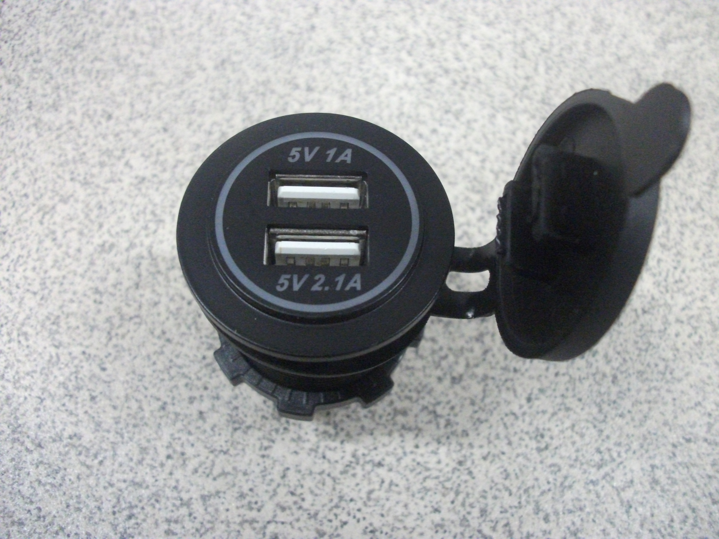 USB разъем 12/24В 3 и 3А под закрутку с кнопкой DYB-005