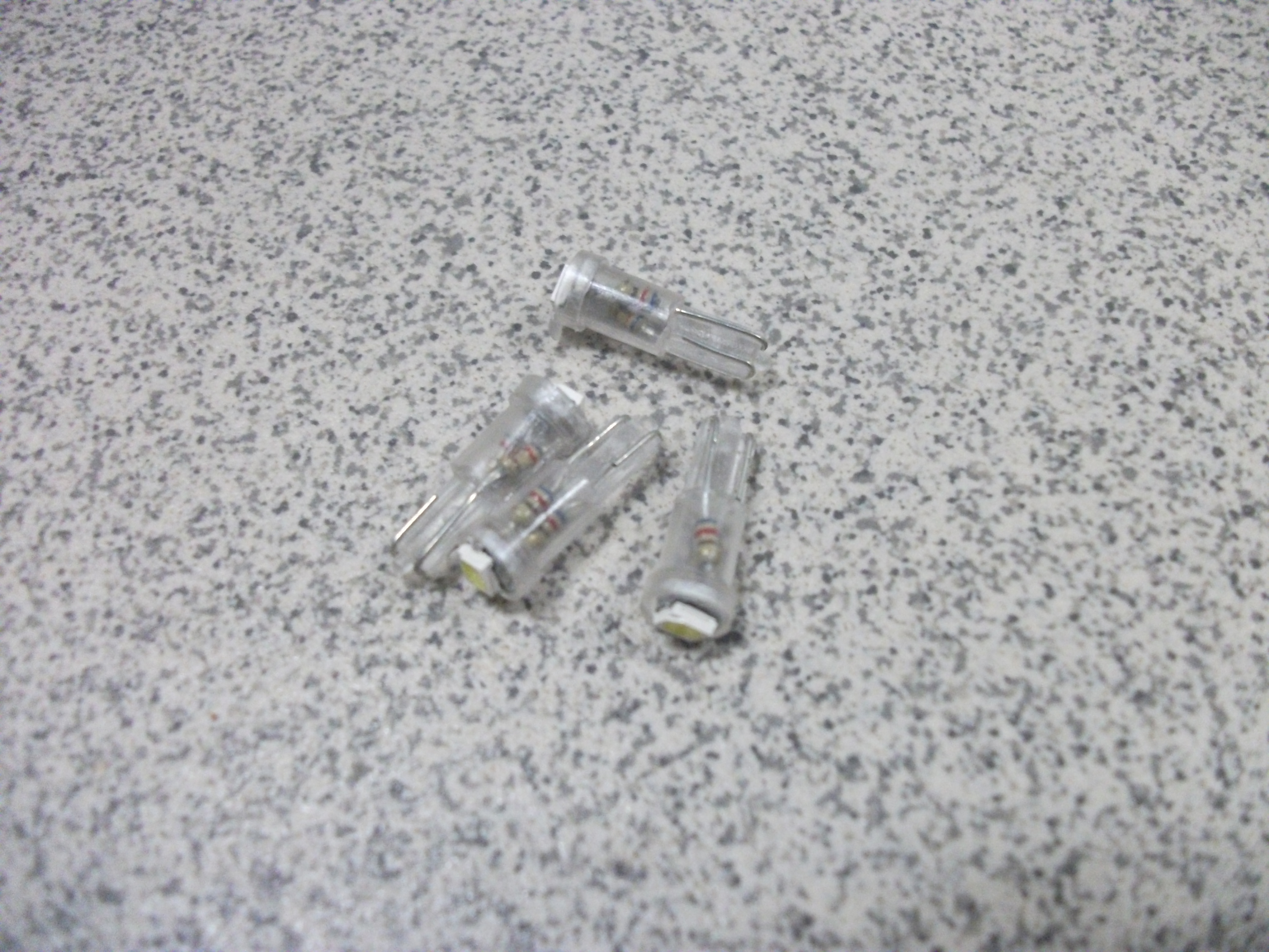 T 5 (1 SMD) 24v(3,2*2,8) W2.0*4.6D  белый освещения прибора МАЯК