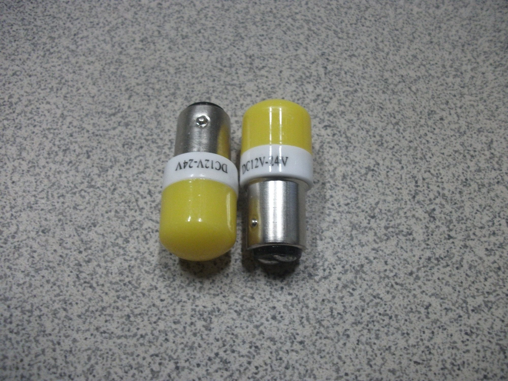 S 25 Светодиод  2-х контактный 9 SMD  матовая   колба   12-24V   ЖЕЛТАЯ