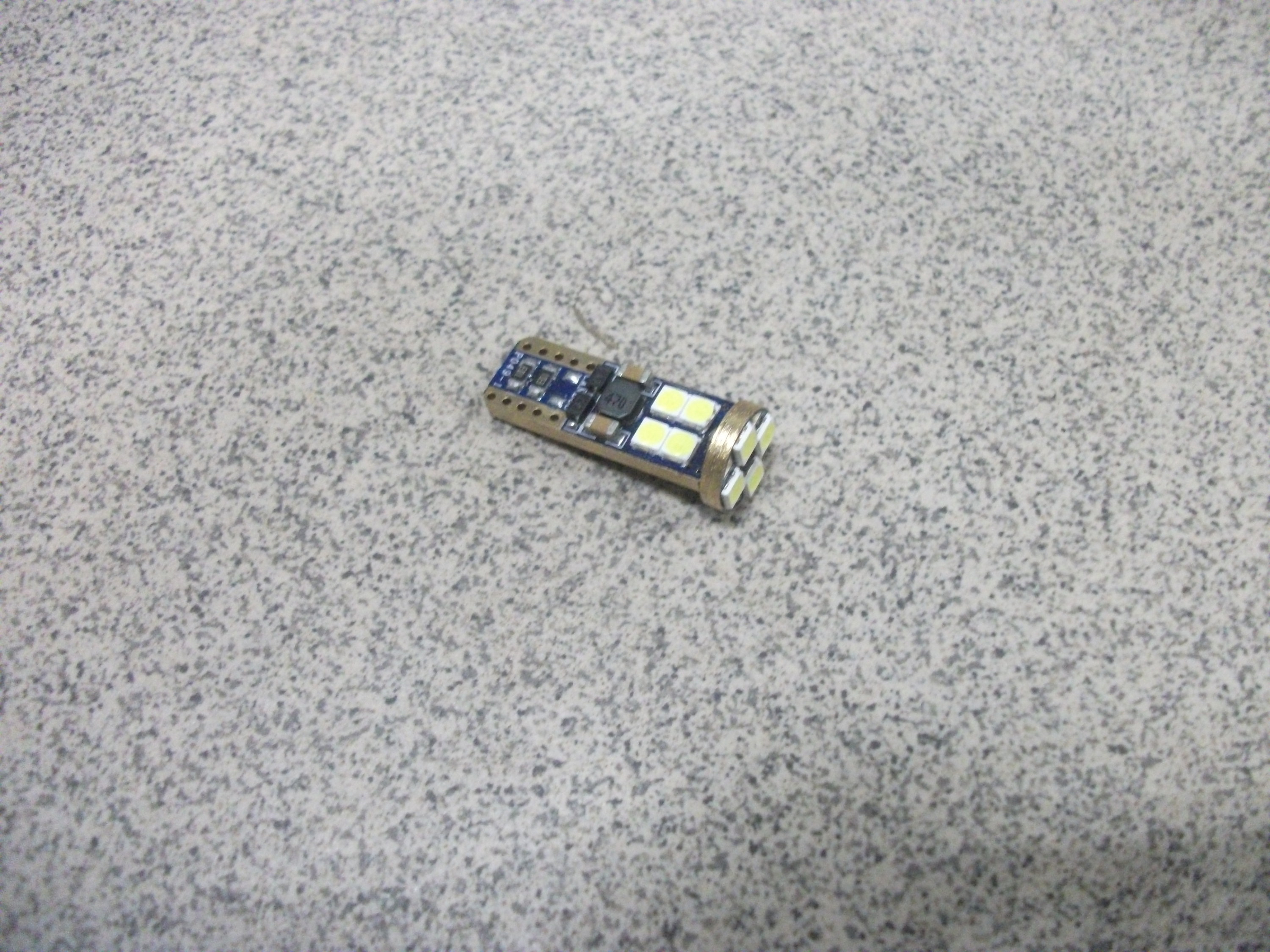 T10-БЦ Светодиод  8 SMD + 4 SMD + обманка  12-24V  "крест"   X0016
