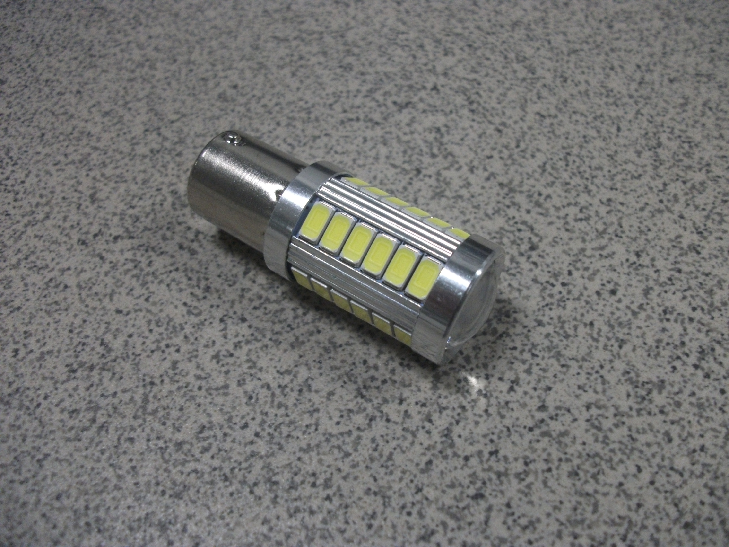 S 25 Светодиод  1-но контактный  33 SMD + линза 3 SMD   СМЕЩЕННАЯ