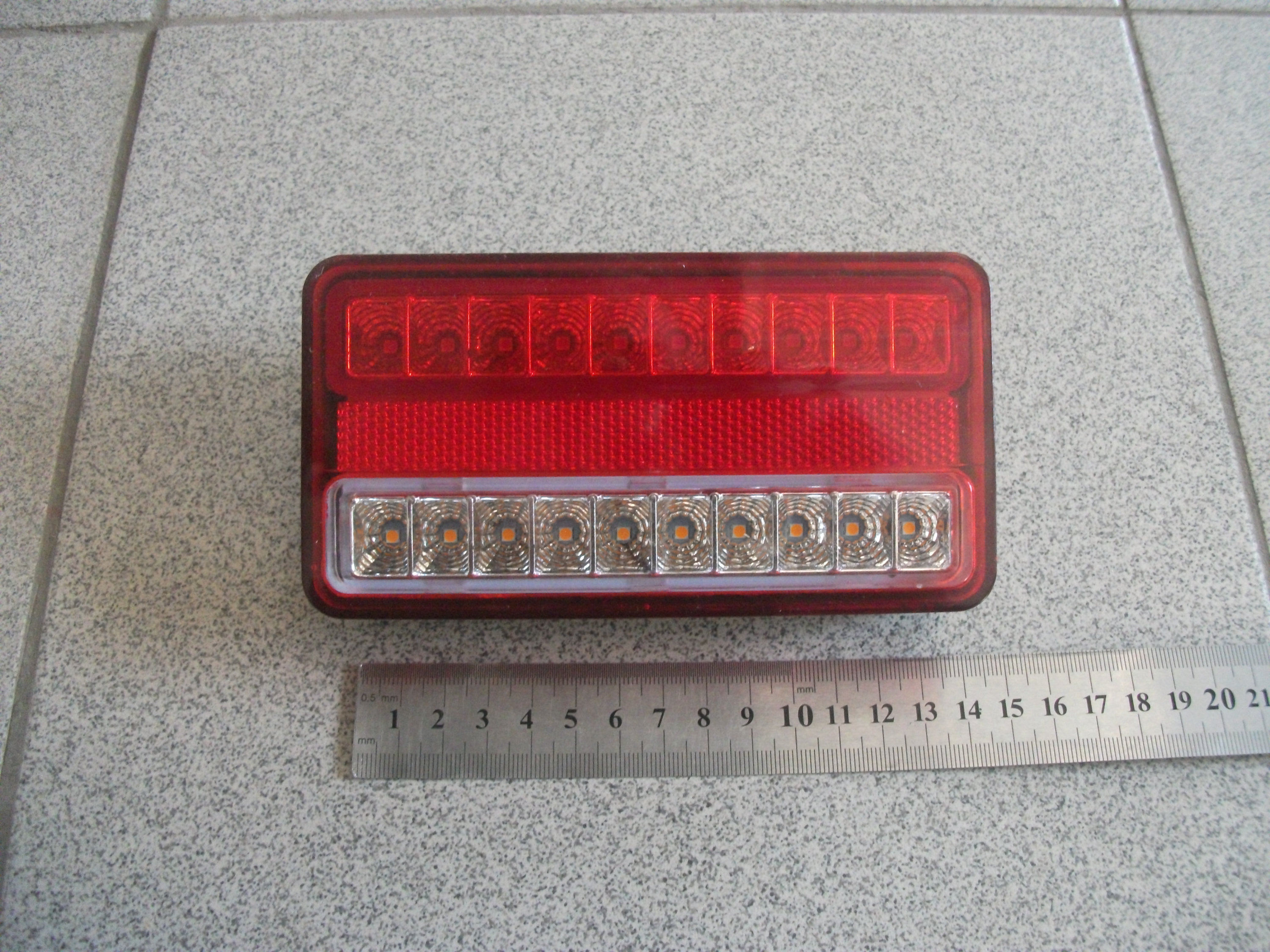 Фонарь задний  LED  универсальный  12/24  WD-024,SQ-048,KA345